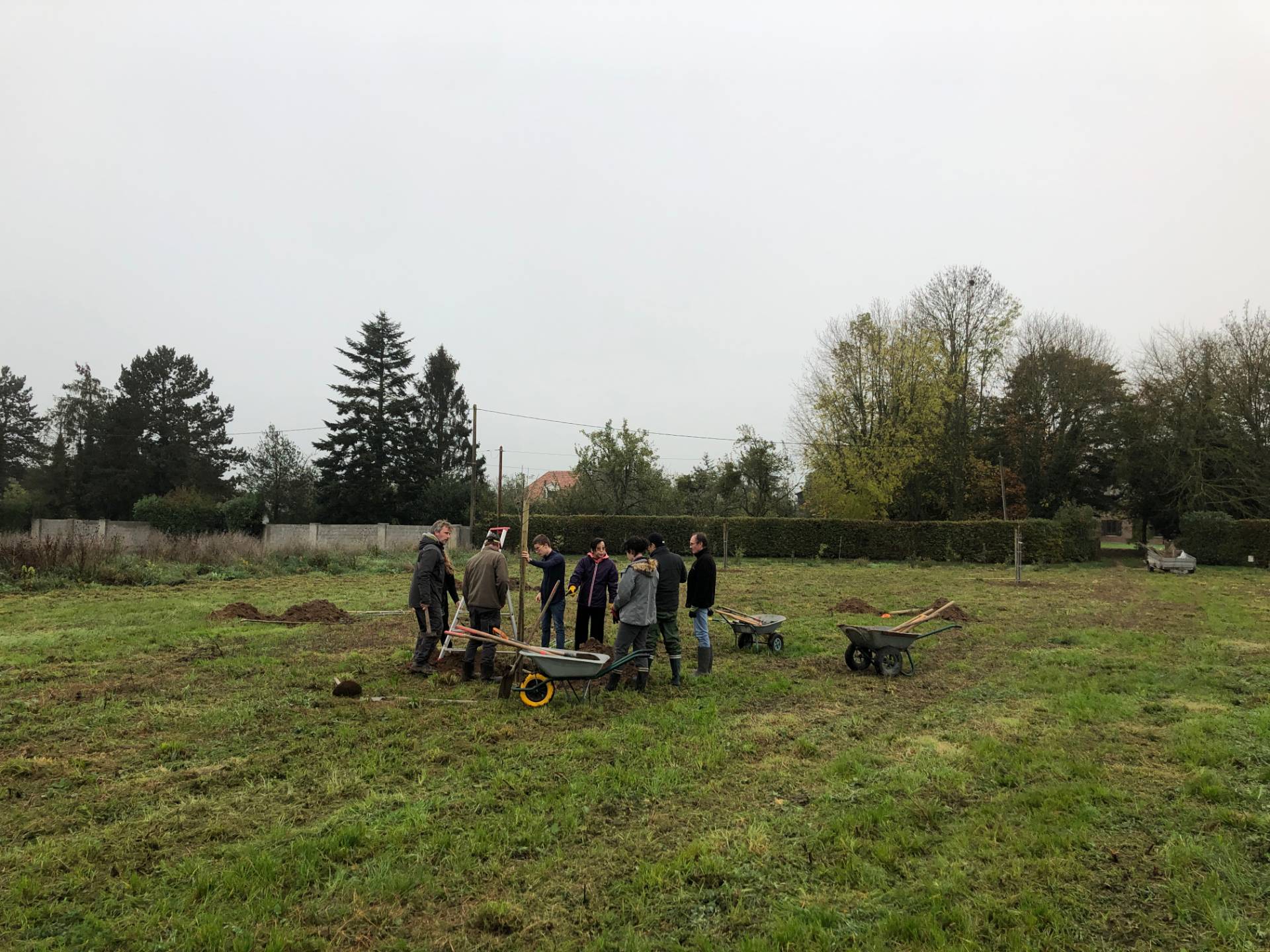 Le chantier : la plantation avec Jules, Jade, Olivier, Jianhui, Julien, Candice, Wu